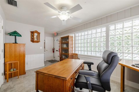 Commercial property in North Fort Myers, Florida 102.56 sq.m. № 2148614 - photo 22