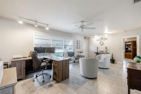 Commercial property in North Fort Myers, Florida 102.56 sq.m. № 2148614 - photo 11
