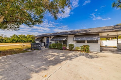 Commercial property in North Fort Myers, Florida 102.56 sq.m. № 2148614 - photo 2
