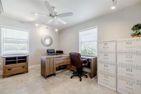 Commercial property in North Fort Myers, Florida 102.56 sq.m. № 2148614 - photo 16
