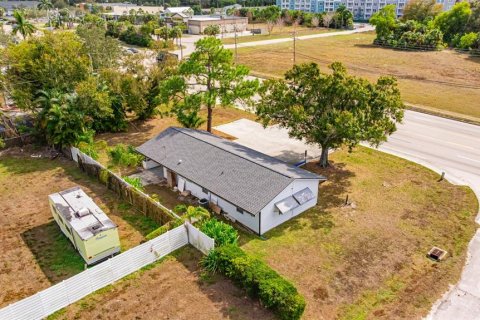 Commercial property in North Fort Myers, Florida 102.56 sq.m. № 2148614 - photo 29