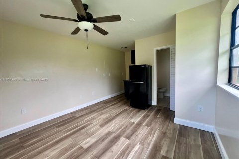 Propiedad comercial en alquiler en Florida City, Florida, 1 dormitorio, 37.16 m2 № 1953336 - foto 2