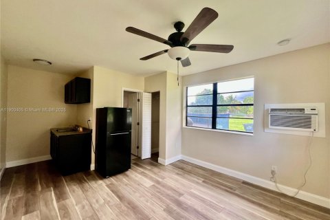 Propiedad comercial en alquiler en Florida City, Florida, 1 dormitorio, 37.16 m2 № 1953336 - foto 3