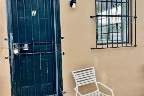 Propiedad comercial en alquiler en Florida City, Florida, 1 dormitorio, 37.16 m2 № 1953336 - foto 1