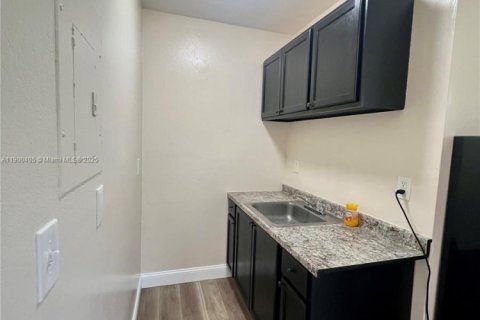 Propiedad comercial en alquiler en Florida City, Florida, 1 dormitorio, 37.16 m2 № 1953336 - foto 4