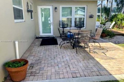 House in Dania Beach, Florida 3 bedrooms, 145.02 sq.m. № 1994039 - photo 6