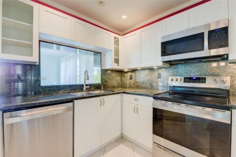 Купить виллу или дом в Дания-Бич, Флорида 3 спальни, 145.02м2, № 1994039 - фото 13