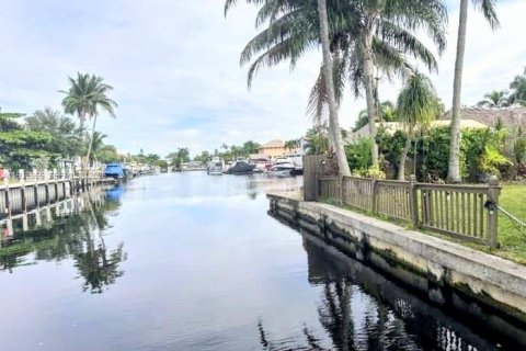 House in Dania Beach, Florida 3 bedrooms, 145.02 sq.m. № 1994039 - photo 3