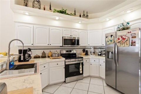House in New Port Richey, Florida 3 bedrooms, 189.71 sq.m. № 2345617 - photo 12