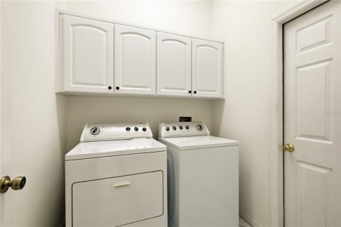 House in New Port Richey, Florida 3 bedrooms, 189.71 sq.m. № 2345617 - photo 25