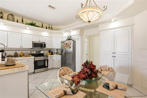 House in New Port Richey, Florida 3 bedrooms, 189.71 sq.m. № 2345617 - photo 17