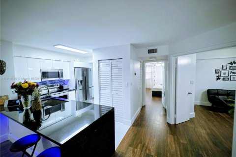 Condominio en venta en Hollywood, Florida, 3 dormitorios, 114.83 m2 № 1973942 - foto 2