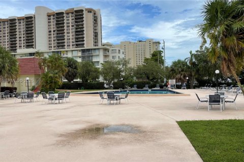 Apartment in Miami, Florida 1 bedroom, 72.09 sq.m. № 1995215 - photo 3