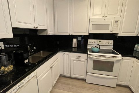 Apartment in Miami, Florida 1 bedroom, 72.09 sq.m. № 1995215 - photo 9