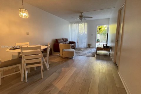 Apartment in Miami, Florida 1 bedroom, 72.09 sq.m. № 1995215 - photo 2