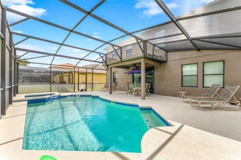 House in Davenport, Florida 6 bedrooms, 261.71 sq.m. № 2105970 - photo 15