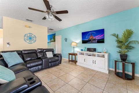 House in Davenport, Florida 6 bedrooms, 261.71 sq.m. № 2105970 - photo 8