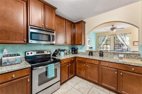 House in Davenport, Florida 6 bedrooms, 261.71 sq.m. № 2105970 - photo 11