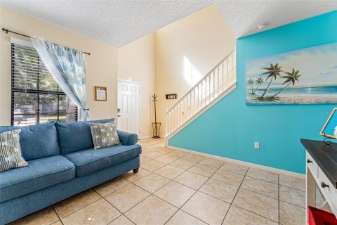 House in Davenport, Florida 6 bedrooms, 261.71 sq.m. № 2105970 - photo 4