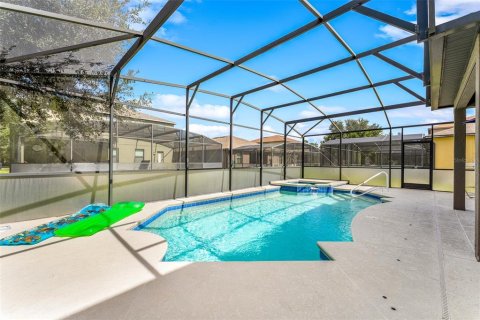 House in Davenport, Florida 6 bedrooms, 261.71 sq.m. № 2105970 - photo 14