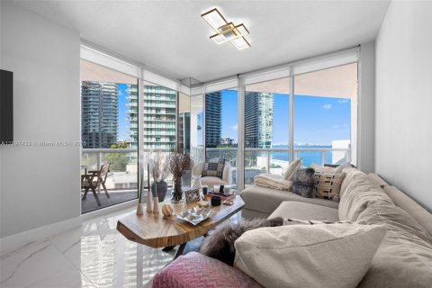 Condominio en alquiler en Miami, Florida, 1 dormitorio, 76.92 m2 № 1949625 - foto 1