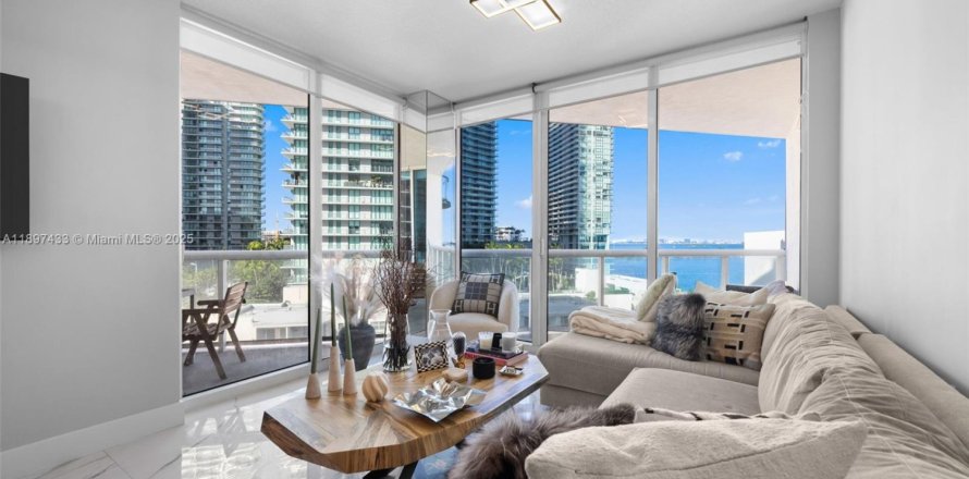 Condominio en Miami, Florida, 1 dormitorio  № 1949625