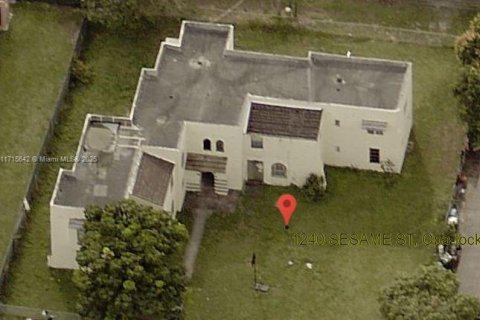 Commercial property in Opa-locka, Florida № 1695061 - photo 2
