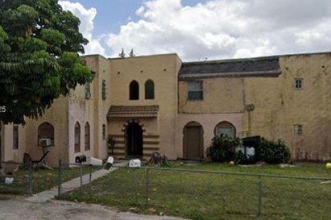 Commercial property in Opa-locka, Florida № 1695061 - photo 7