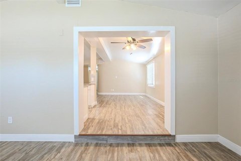 Casa en venta en Tampa, Florida, 4 dormitorios, 147.62 m2 № 1571728 - foto 5