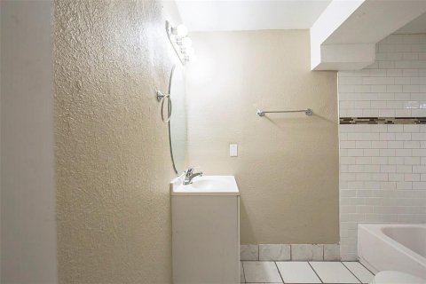 Casa en venta en Tampa, Florida, 4 dormitorios, 147.62 m2 № 1571728 - foto 25