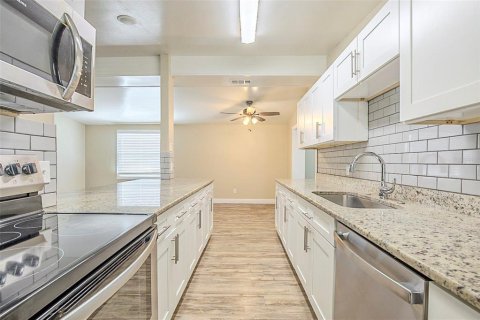 Casa en venta en Tampa, Florida, 4 dormitorios, 147.62 m2 № 1571728 - foto 8