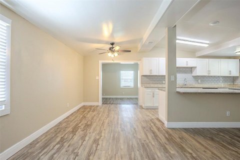 Casa en venta en Tampa, Florida, 4 dormitorios, 147.62 m2 № 1571728 - foto 12