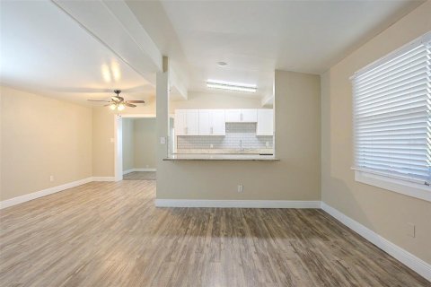 Casa en venta en Tampa, Florida, 4 dormitorios, 147.62 m2 № 1571728 - foto 11