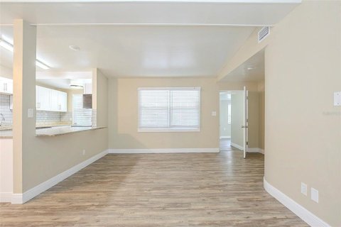 Casa en venta en Tampa, Florida, 4 dormitorios, 147.62 m2 № 1571728 - foto 10