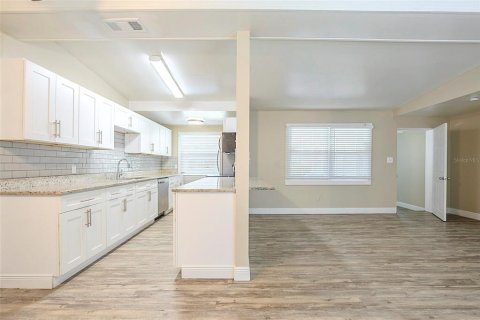 Casa en venta en Tampa, Florida, 4 dormitorios, 147.62 m2 № 1571728 - foto 9