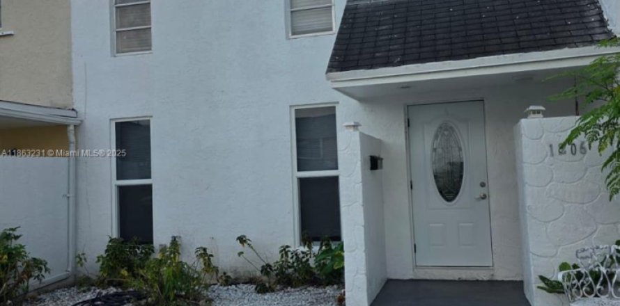 Таунхаус в Норт-Лодердейл, Флорида 4 спальни, 128.21м2 № 1958253