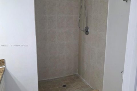 Снять в аренду таунхаус в Норт-Лодердейл, Флорида 4 спальни, 128.21м2, № 1958253 - фото 13