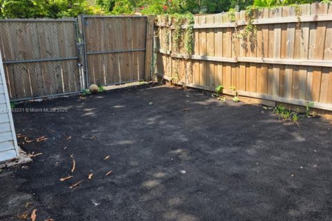 Снять в аренду таунхаус в Норт-Лодердейл, Флорида 4 спальни, 128.21м2, № 1958253 - фото 17