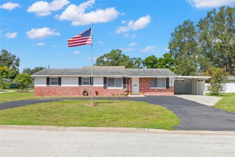 House in Saint Petersburg, Florida 4 bedrooms, 140.47 sq.m. № 2350079