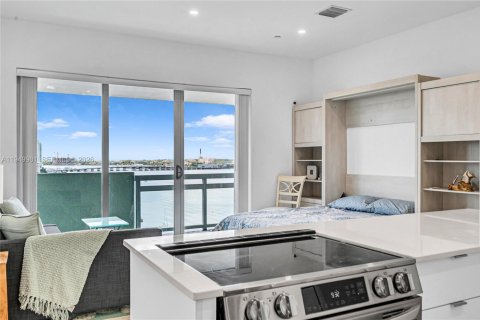 Condominio en alquiler en Miami Beach, Florida, 42.83 m2 № 2055759 - foto 10