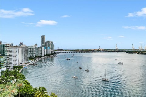 Estudio en el Condominio en Miami Beach, Florida  № 2055759