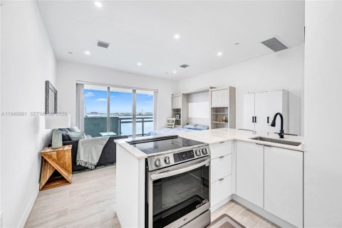 Condominio en alquiler en Miami Beach, Florida, 42.83 m2 № 2055759 - foto 8