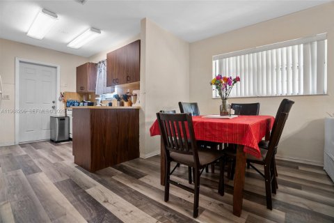 Immobilier commercial à vendre à Hollywood, Floride: 232.81 m2 № 2050306 - photo 6