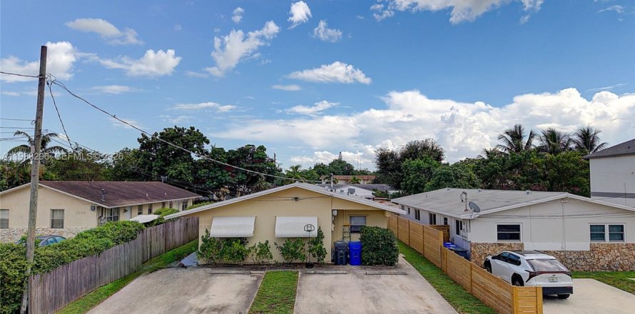 Immobilier commercial à Hollywood, Floride 232.81 m2 № 2050306