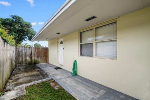 Immobilier commercial à vendre à Hollywood, Floride: 232.81 m2 № 2050306 - photo 17