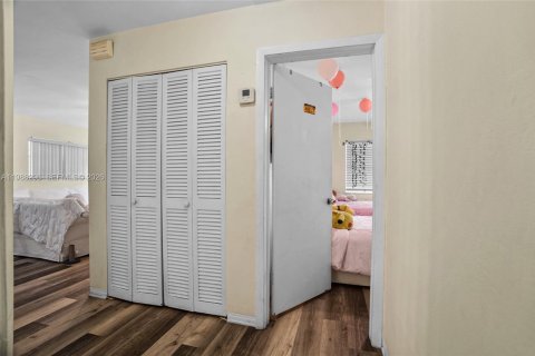 Immobilier commercial à vendre à Hollywood, Floride: 232.81 m2 № 2050306 - photo 14