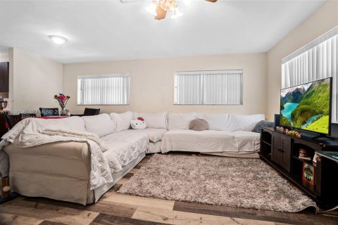 Immobilier commercial à vendre à Hollywood, Floride: 232.81 m2 № 2050306 - photo 5