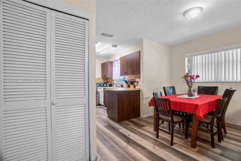 Immobilier commercial à vendre à Hollywood, Floride: 232.81 m2 № 2050306 - photo 7