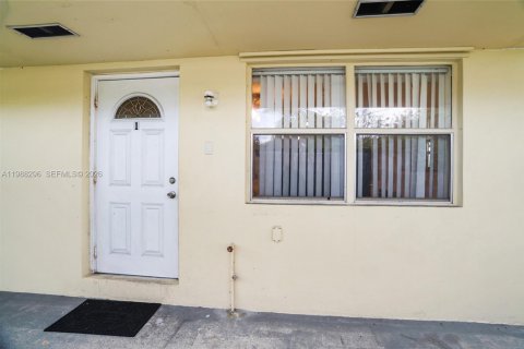 Immobilier commercial à vendre à Hollywood, Floride: 232.81 m2 № 2050306 - photo 3