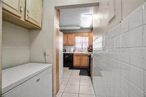 Immobilier commercial à vendre à Hollywood, Floride: 232.81 m2 № 2050306 - photo 23